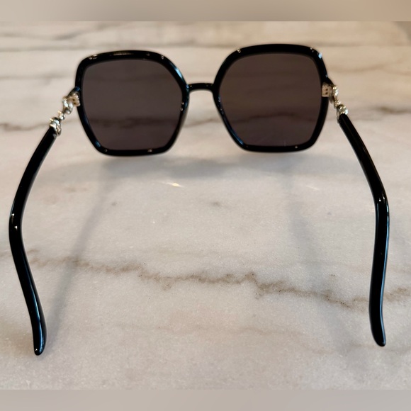 GUCCI Square Black Frame Grey Lenses & ICONIC Gucci Horsebit Hardware. AUTHENTIC - Picture 6 of 17